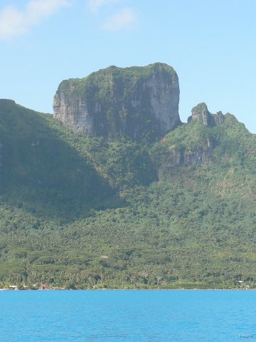 113- Otemanu, tel une dent dans une gencive 